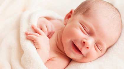 چرا نوزاد تو خواب میخنده